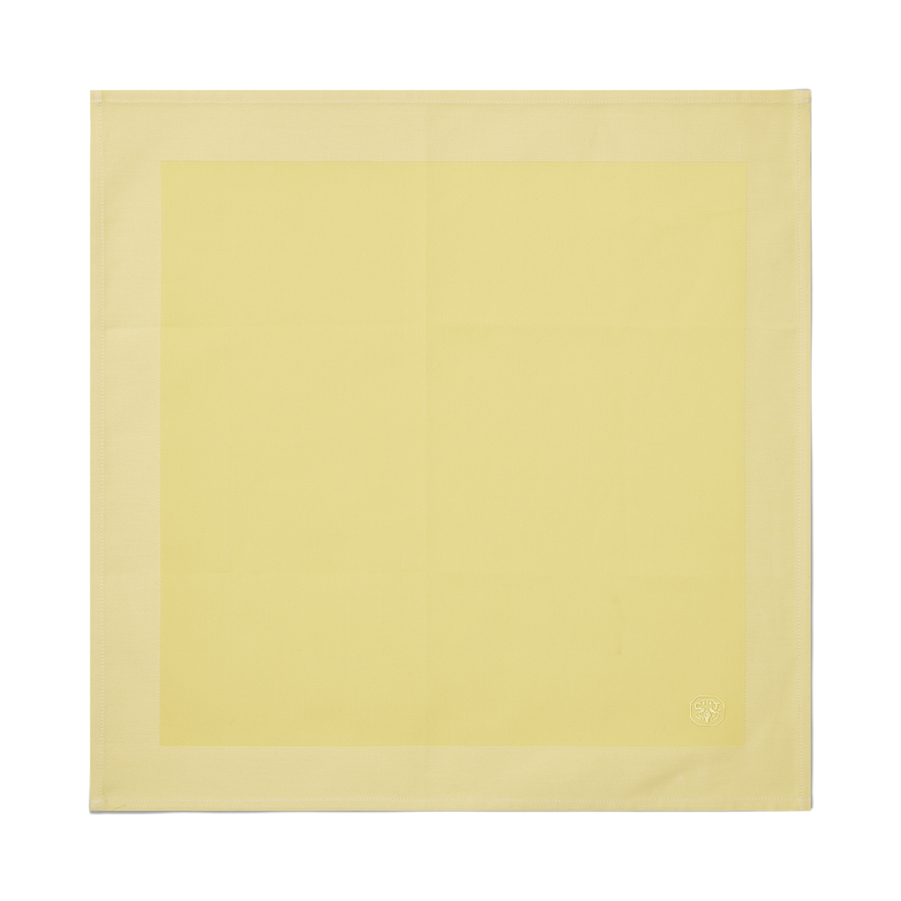 2 Damasten servetten met geborduurd logo