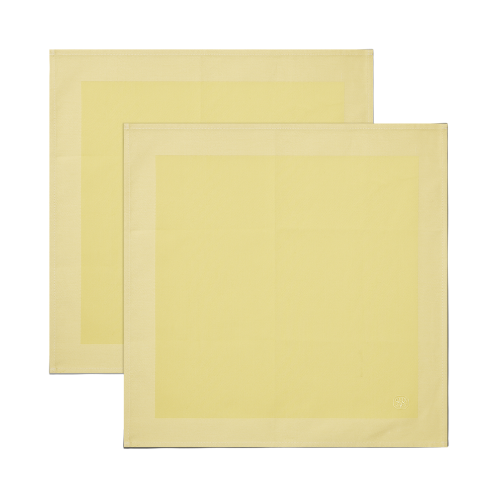 2 Damasten servetten met geborduurd logo